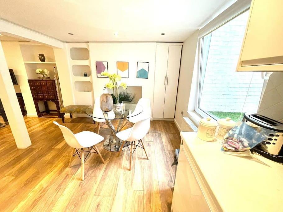 Historical Building / Cozy Basement Apt / Central CBG Esterno foto