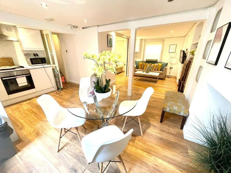 Historical Building / Cozy Basement Apt / Central CBG Esterno foto